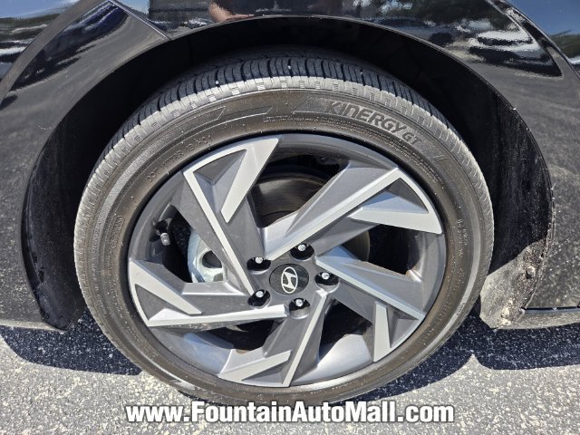 Used 2025 Hyundai Elantra Limited FWD image 7