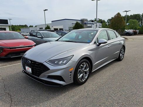 Used 2023 Hyundai Sonata SEL w/ Convenience Package FWD image 2