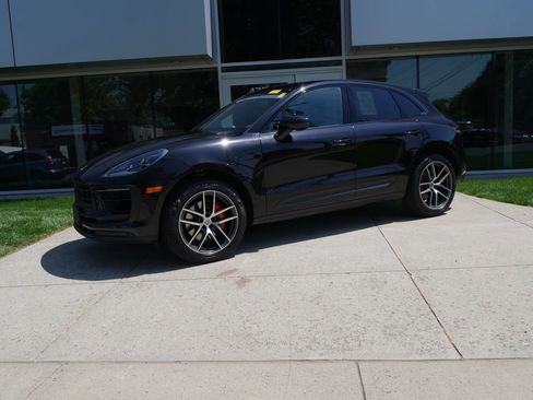 Certified 2023 Porsche Macan S AWD/4WD image 1