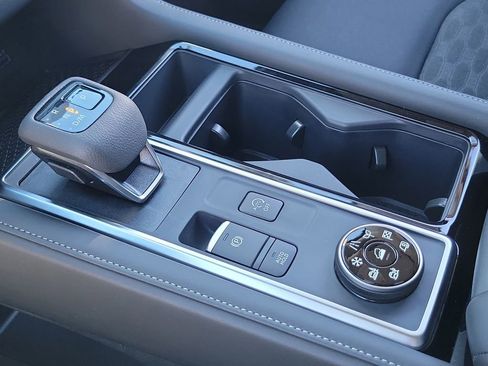 New 2025 Nissan Pathfinder SV image 16