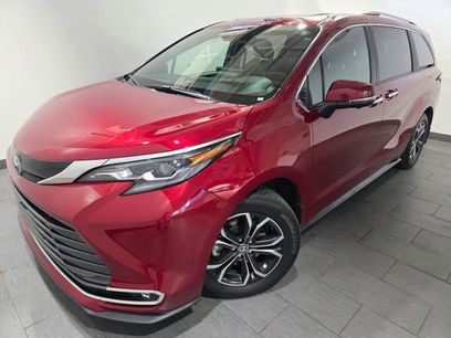 Used 2025 Toyota Sienna Platinum