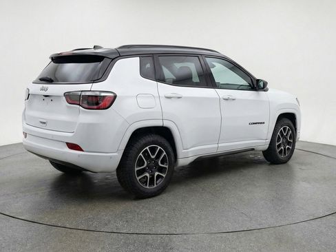 Used 2025 Jeep Compass Trailhawk AWD/4WD image 9