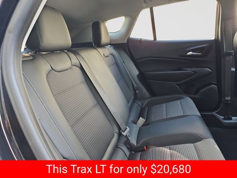 Used 2025 Chevrolet Trax LT FWD image 45