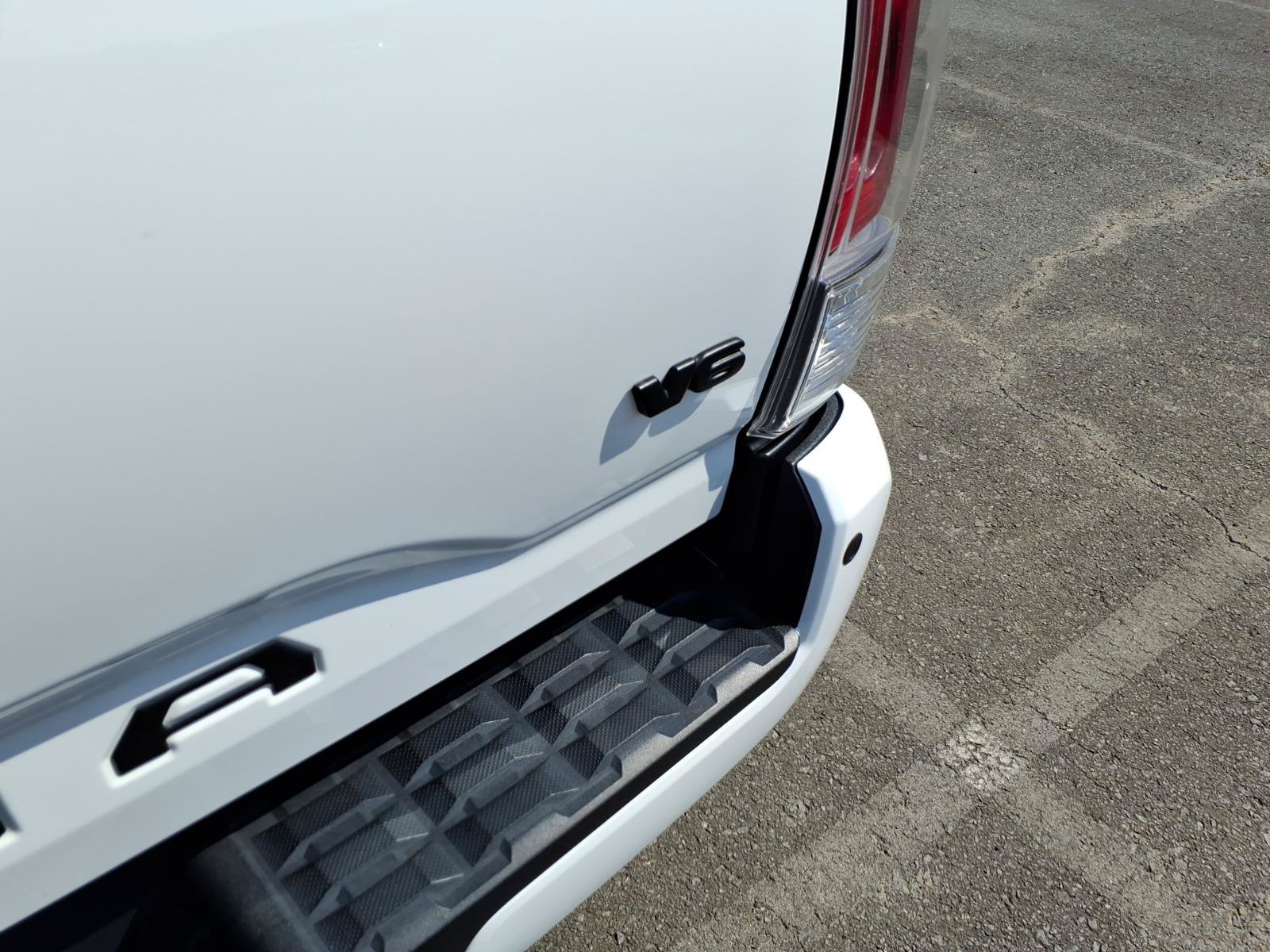Used 2023 Toyota Tacoma TRD Off-Road w/ Advanced Technology Package AWD/4WD image 5