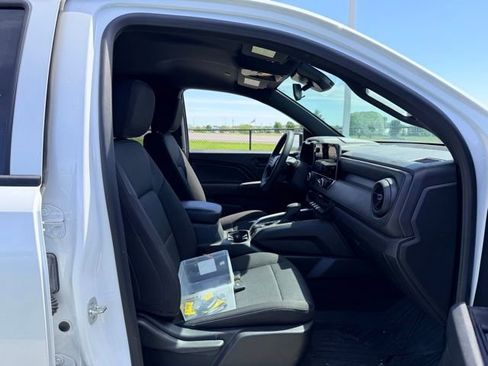 Used 2025 Chevrolet Colorado W/T w/ Advanced Trailering Package AWD/4WD image 10