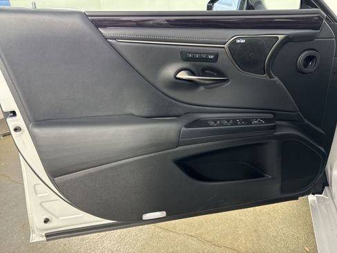 Used 2021 Lexus ES 300h w/ Premium Package image 20