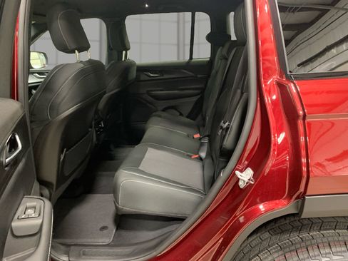 New 2025 Jeep Grand Cherokee Laredo image 10