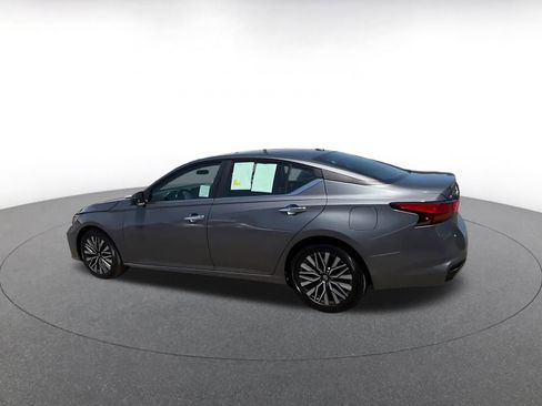Used 2025 Nissan Altima 2.5 SV FWD image 10