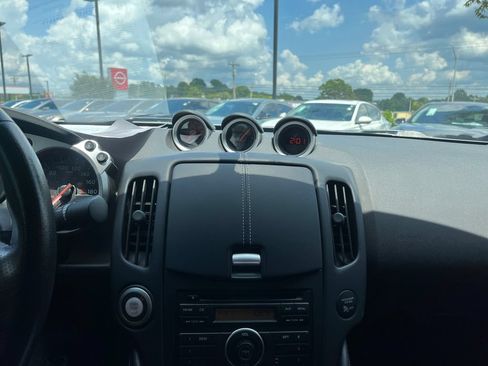 Used 2011 Nissan 370Z Coupe w/ Sport Pkg RWD image 15