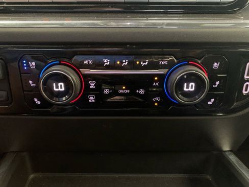 Used 2024 Chevrolet Silverado 1500 High Country image 23