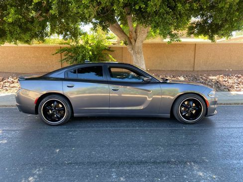 Used 2015 Dodge Charger R/T RWD image 7