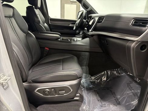 Used 2024 Jeep Wagoneer L Series II w/ Flexible Seating Group image 24