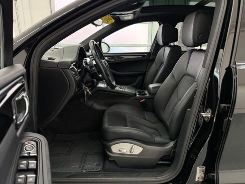Used 2017 Porsche Macan AWD/4WD image 5