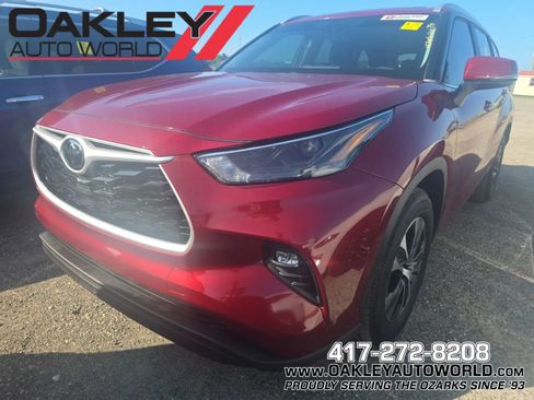 Used 2023 Toyota Highlander XLE FWD image 1