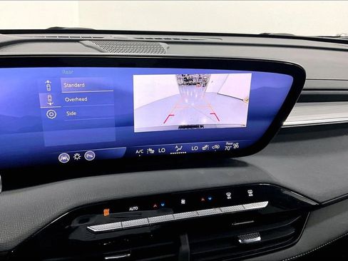 Used 2025 Buick Enclave Preferred FWD image 27