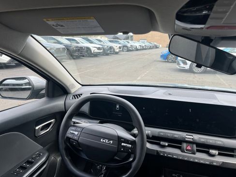 Used 2025 Kia K4 LXS image 33