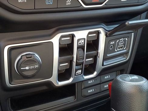 Used 2023 Jeep Wrangler Unlimited AWD/4WD image 17