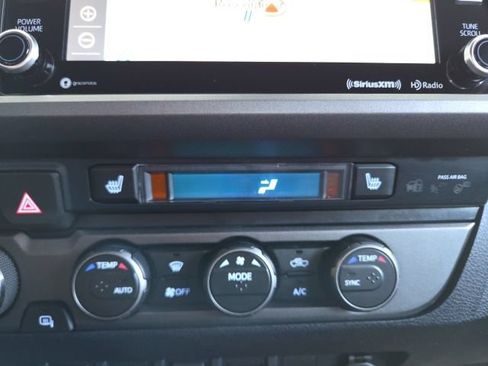 Used 2020 Toyota Tacoma TRD Sport AWD/4WD image 11