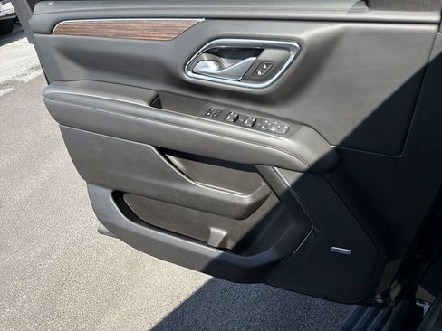 Used 2022 Chevrolet Suburban High Country RWD image 26