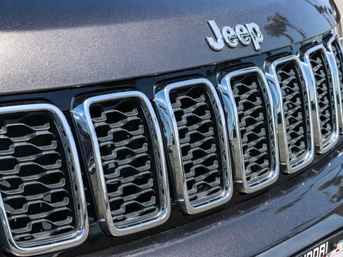 Used 2020 Jeep Grand Cherokee Laredo RWD image 6
