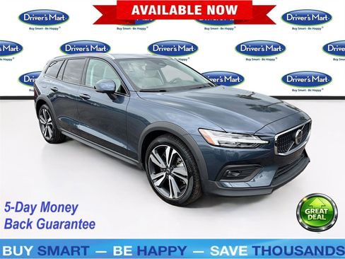 Used 2025 Volvo V60 B5 Cross Country Plus AWD/4WD image 1