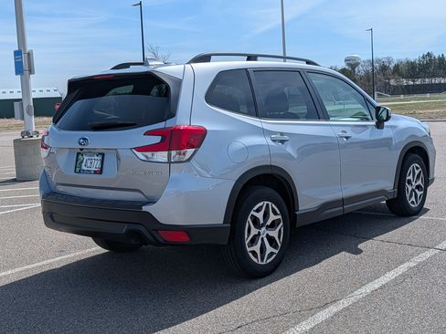 Used 2020 Subaru Forester Premium image 4