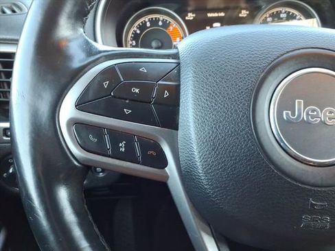 Used 2019 Jeep Cherokee Limited image 8