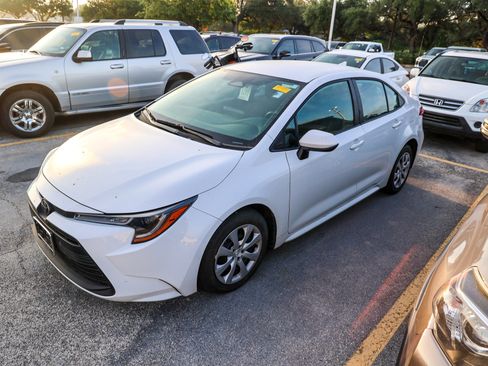Certified 2024 Toyota Corolla LE FWD image 3