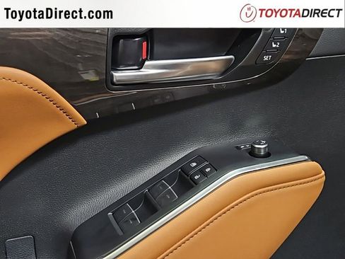 New 2026 Toyota Highlander Platinum image 10