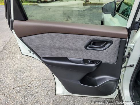 Used 2023 Nissan Rogue S FWD image 23