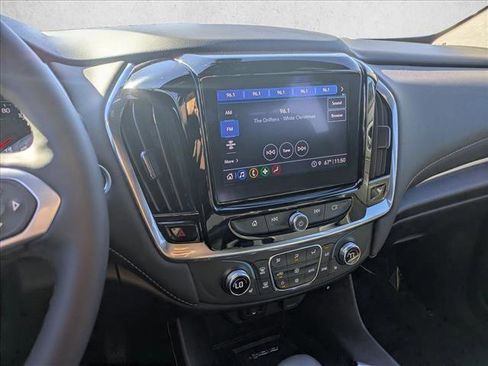 Used 2023 Chevrolet Traverse LT image 11