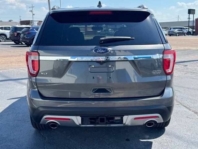 Used 2017 Ford Explorer XLT w/ Equipment Group 201A FWD image 4