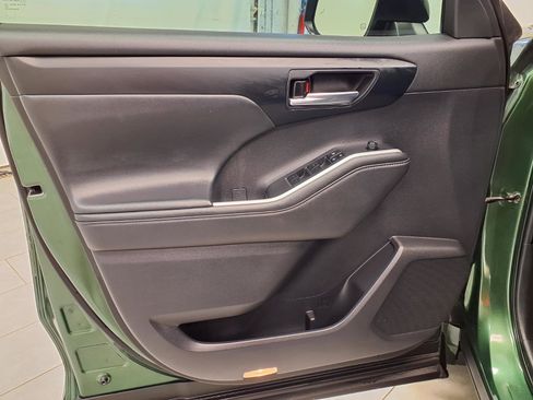 Used 2023 Toyota Highlander XLE image 28