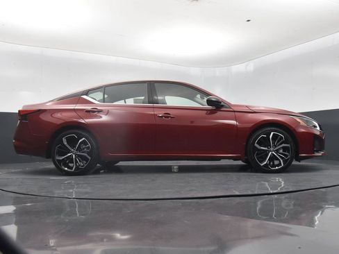 Certified 2025 Nissan Altima 2.5 SR image 29