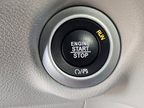 Used 2023 Chrysler Voyager LX image 44