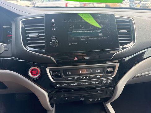 Used 2021 Honda Pilot Touring image 15