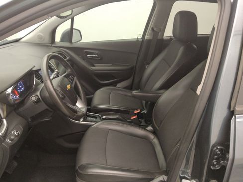 Used 2021 Chevrolet Trax LT w/ Sport Edition FWD image 17
