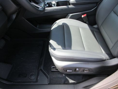 New 2026 Chevrolet Traverse LT w/ Midnight/Sport Edition FWD image 20