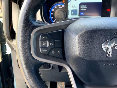 Used 2023 Ford Bronco Badlands image 24