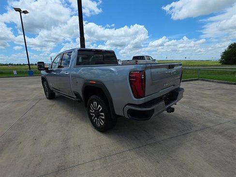 Used 2024 GMC Sierra 2500 Denali Ultimate AWD/4WD image 7