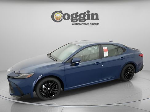 Used 2026 Toyota Camry SE FWD image 3