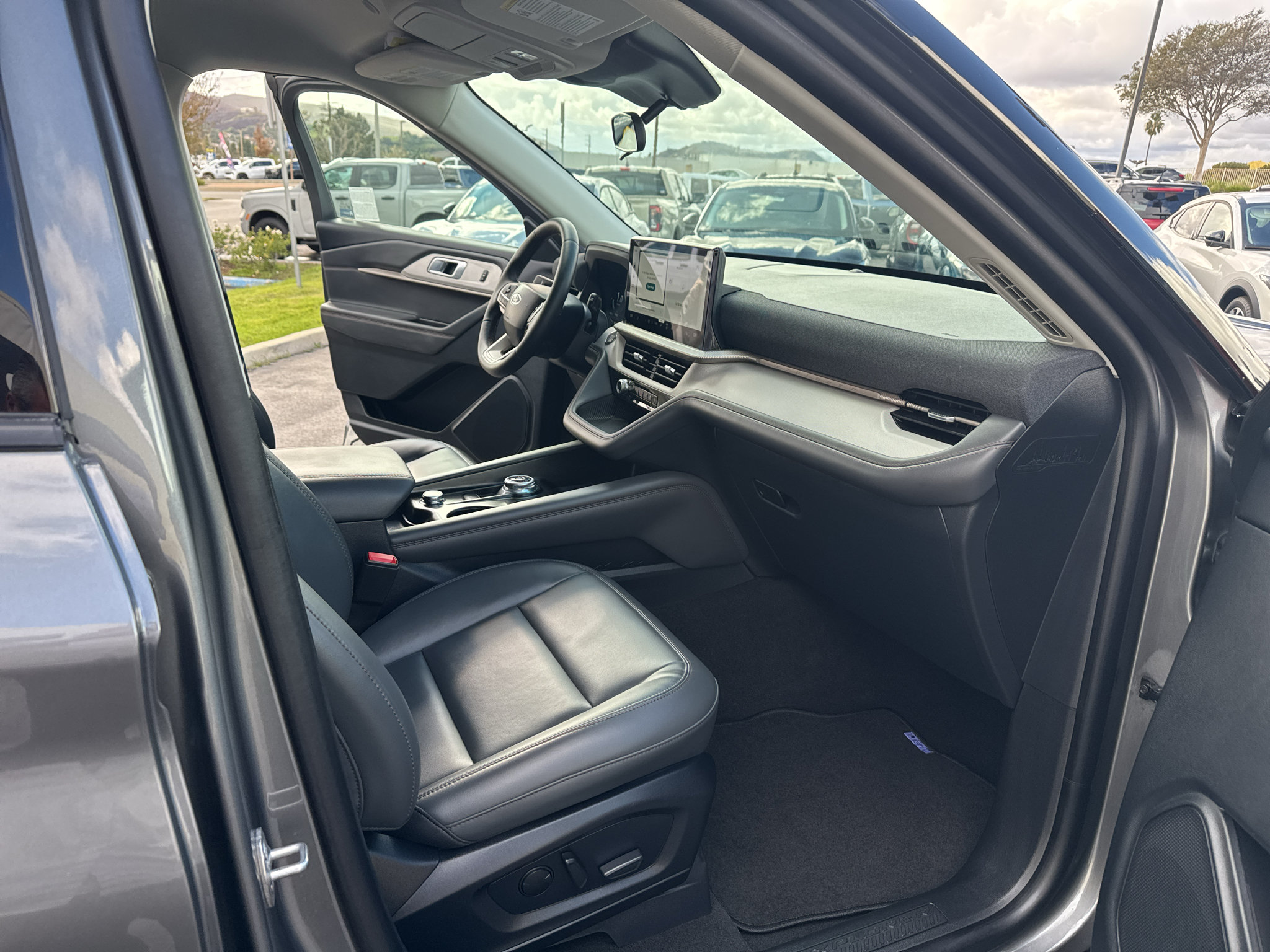 Used 2026 Ford Explorer Active w/ Active Comfort Package AWD/4WD image 24
