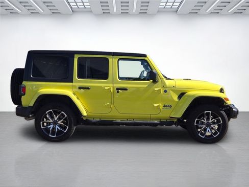 Used 2024 Jeep Wrangler Unlimited w/ Convenience Group AWD/4WD image 3