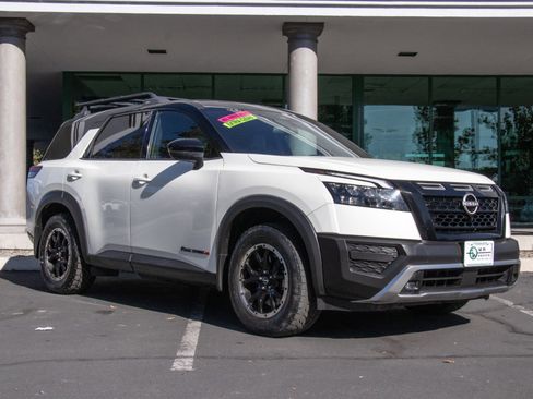 Used 2023 Nissan Pathfinder Rock Creek image 1
