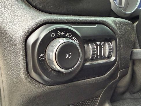 Used 2018 Jeep Wrangler Unlimited Sahara image 20