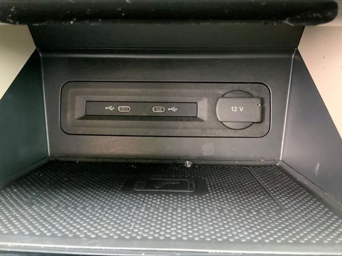 Used 2023 Volkswagen Atlas SE w/ Black Wheel Package image 32