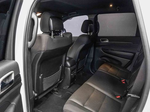 Used 2021 Jeep Grand Cherokee Laredo RWD image 18