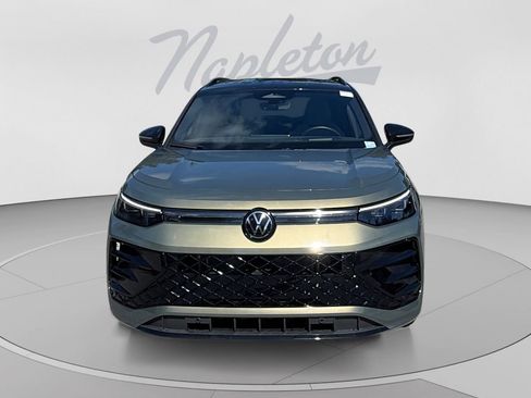 Used 2026 Volkswagen Tiguan SE R-Line FWD image 9