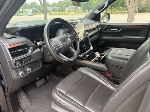 Used 2025 GMC Yukon XL Denali AWD/4WD image 16