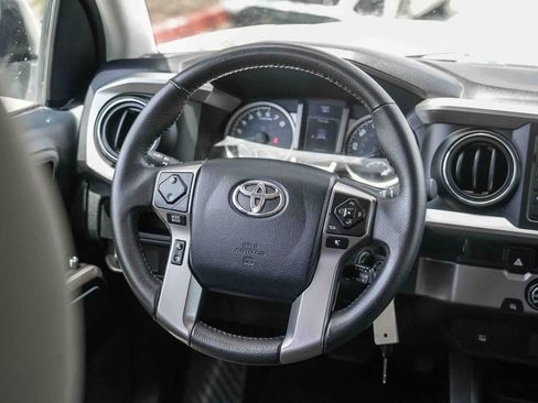 Used 2017 Toyota Tacoma SR5 w/ Tow Package RWD image 15